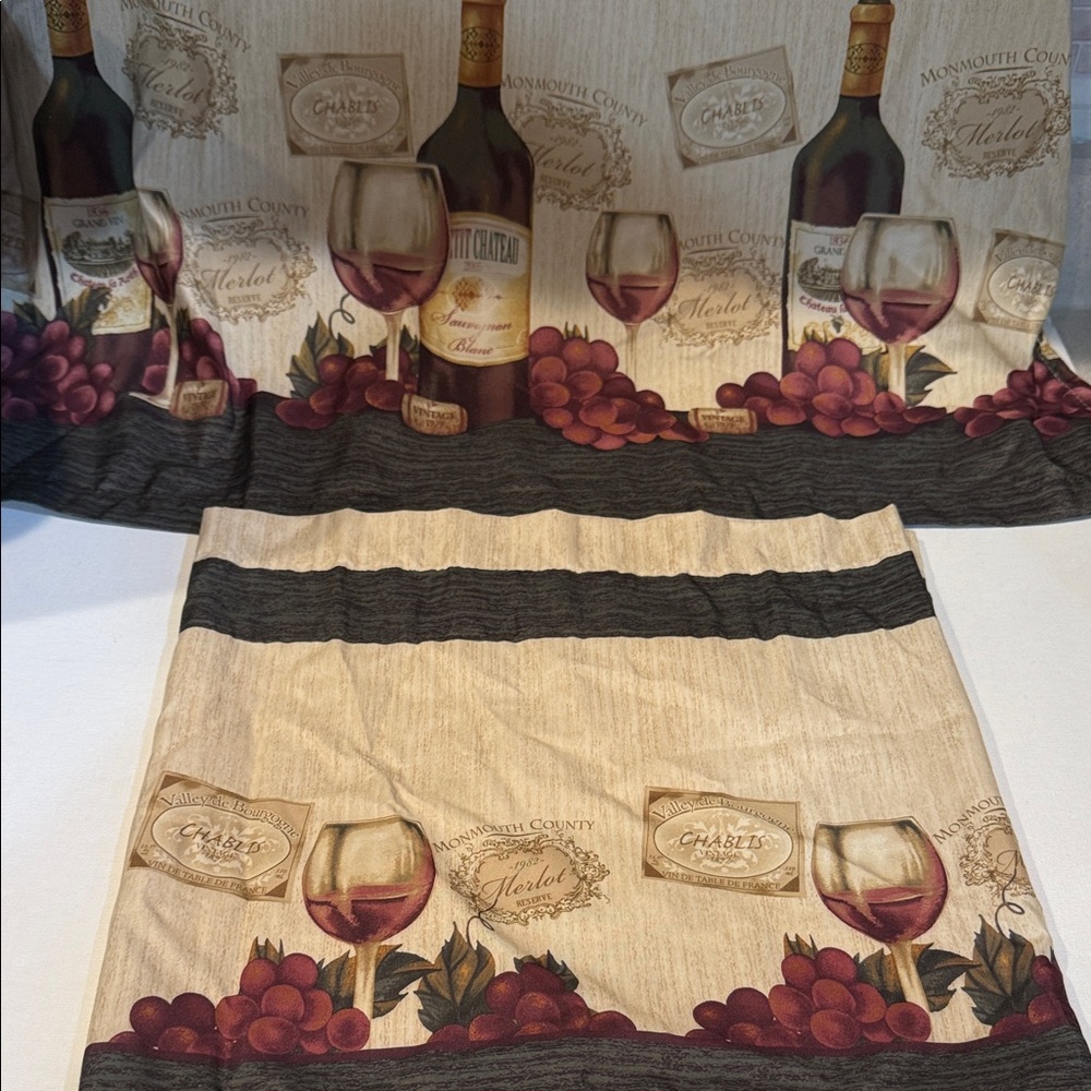 Wine and Grapes Themed Curtain Set